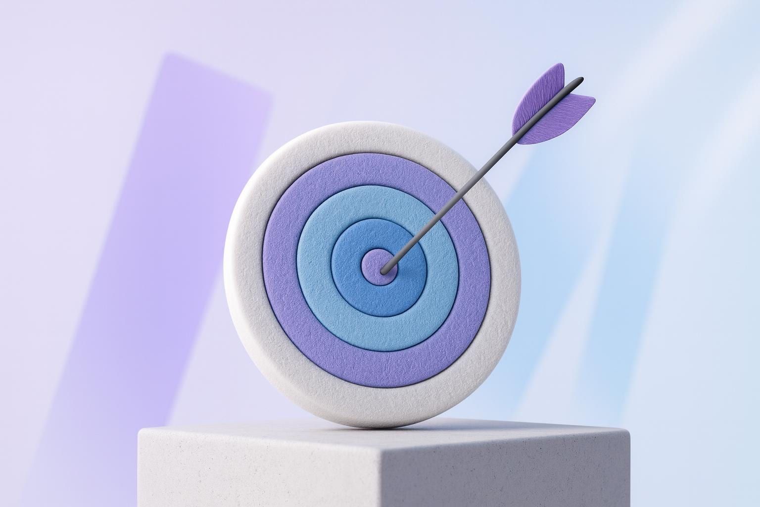 Zielscheibe mit Pfeil auf einem Betonsockel als Sinnbild für Online-Marketing mit Google Ads, Meta Ads und Newsletter