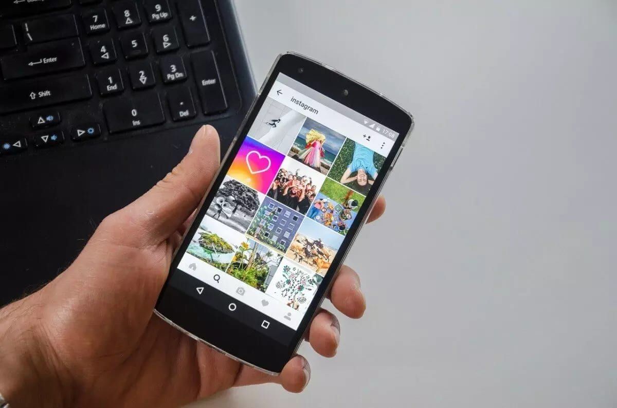 Beitragsbild: Instagram-Shopping auf dem Smartphone