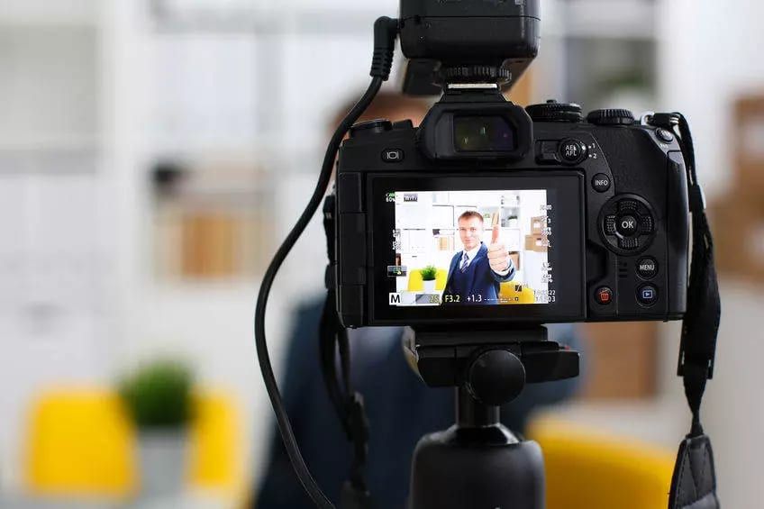 Beitragsbild: Videokamera beim Dreh eines Speed Clips